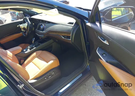 2021 Cadillac Xt4 Awd Premium Luxury z USA, uszkodzony, nr VIN 1GYFZDR48MF058853